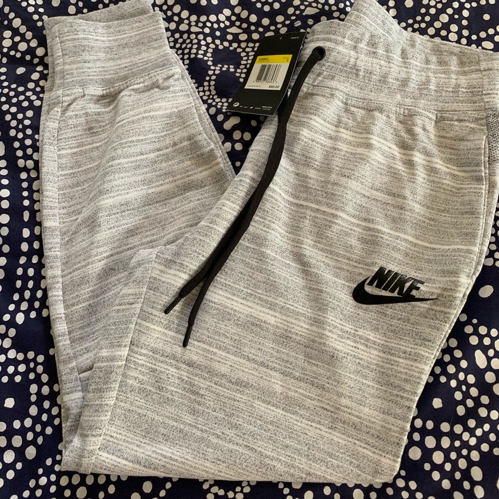 NWT Nike Joggers! Size small